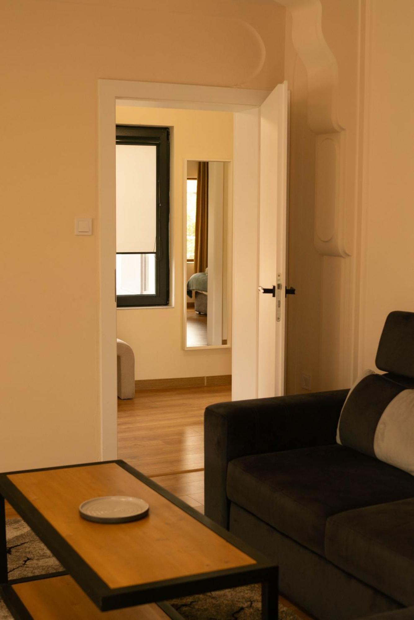 2-Bedroom Flat - Sunny Balcony Plovdiv Buitenkant foto