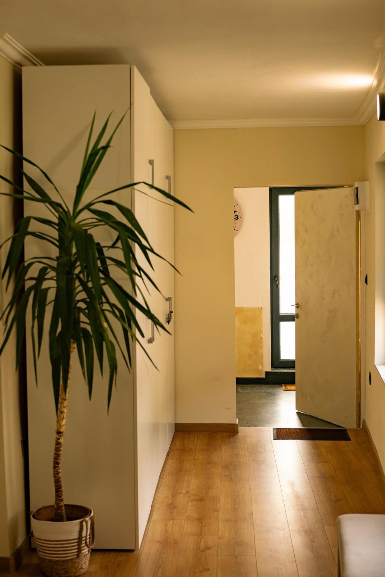 2-Bedroom Flat - Sunny Balcony Plovdiv Buitenkant foto