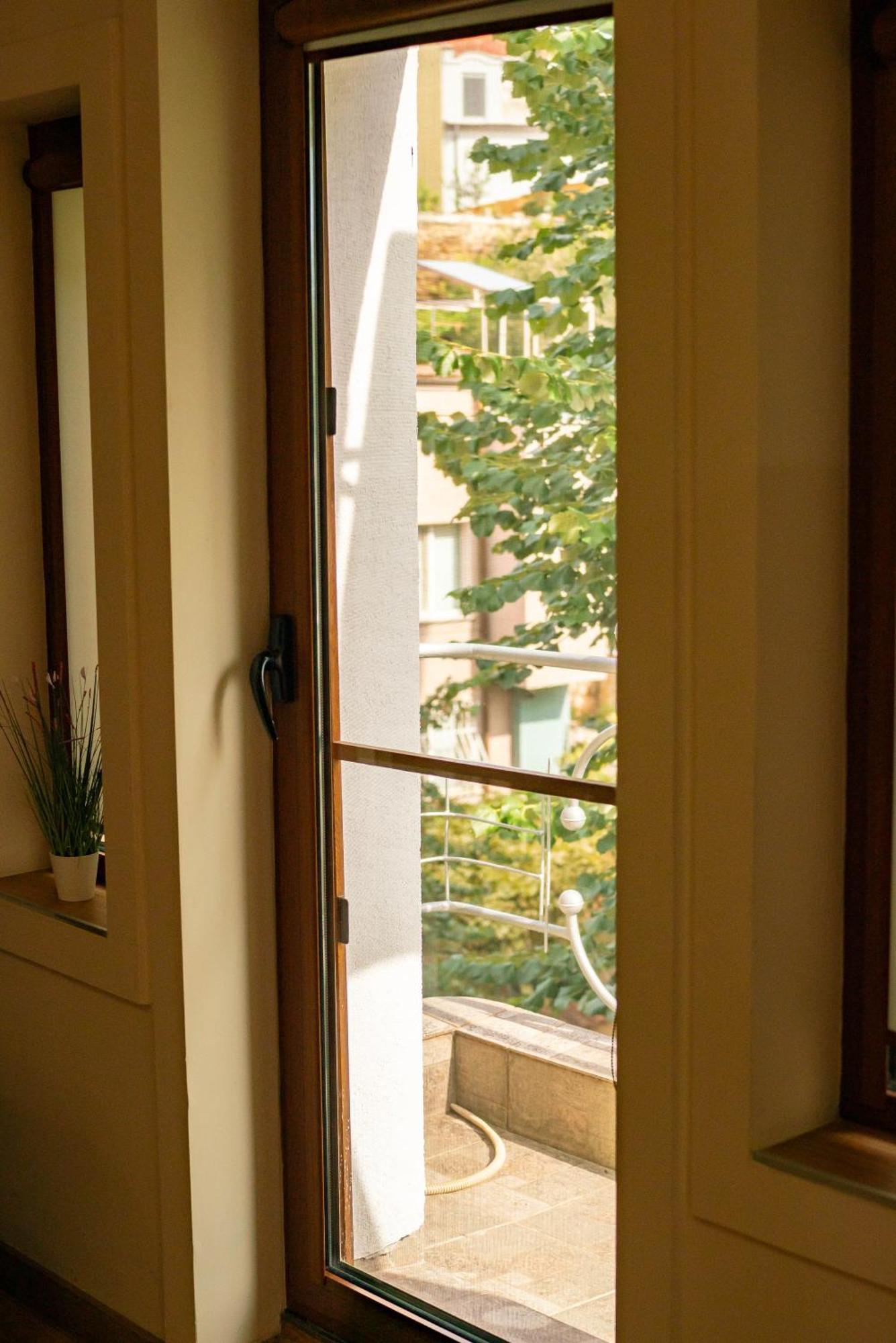 2-Bedroom Flat - Sunny Balcony Plovdiv Buitenkant foto