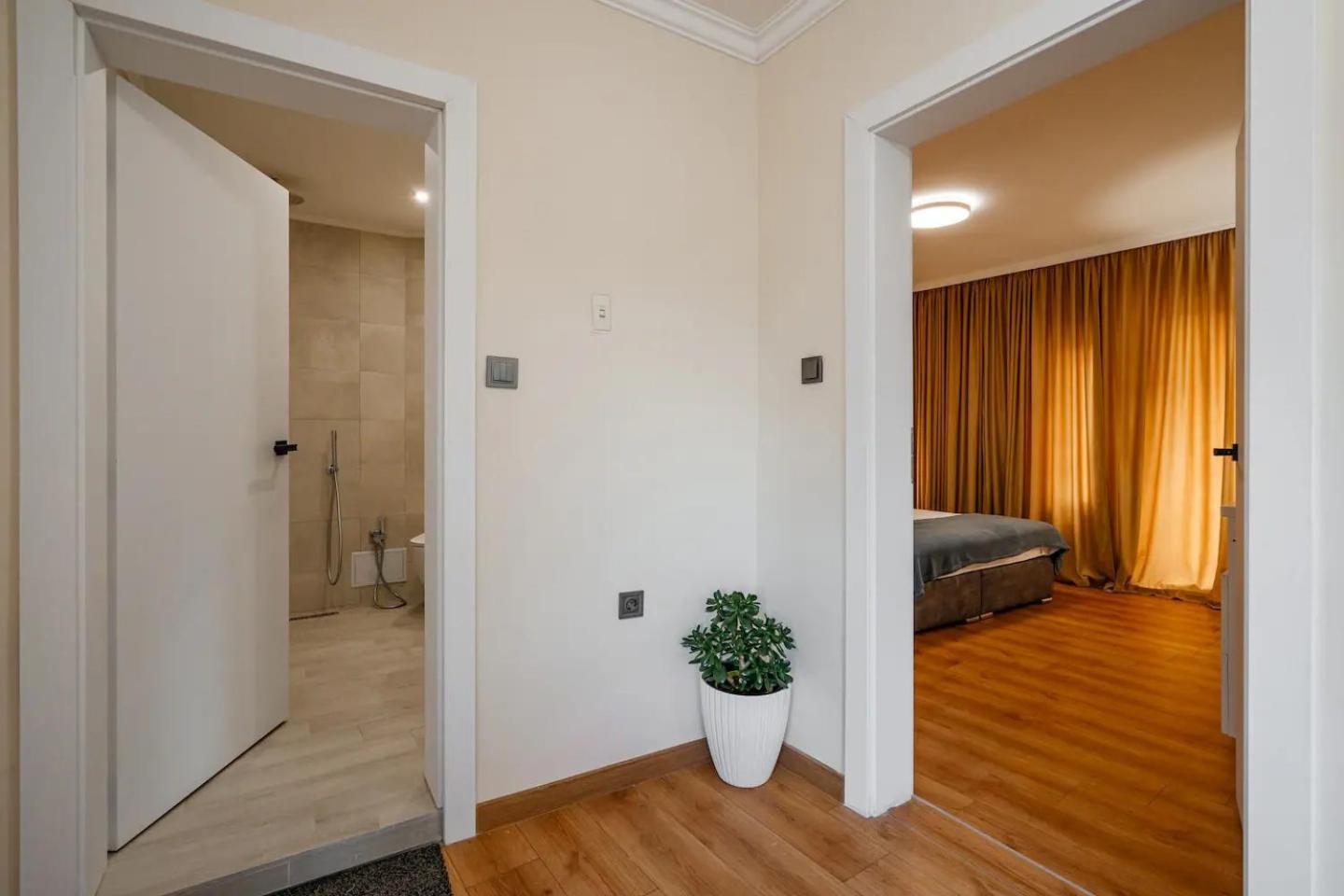 2-Bedroom Flat - Sunny Balcony Plovdiv Buitenkant foto